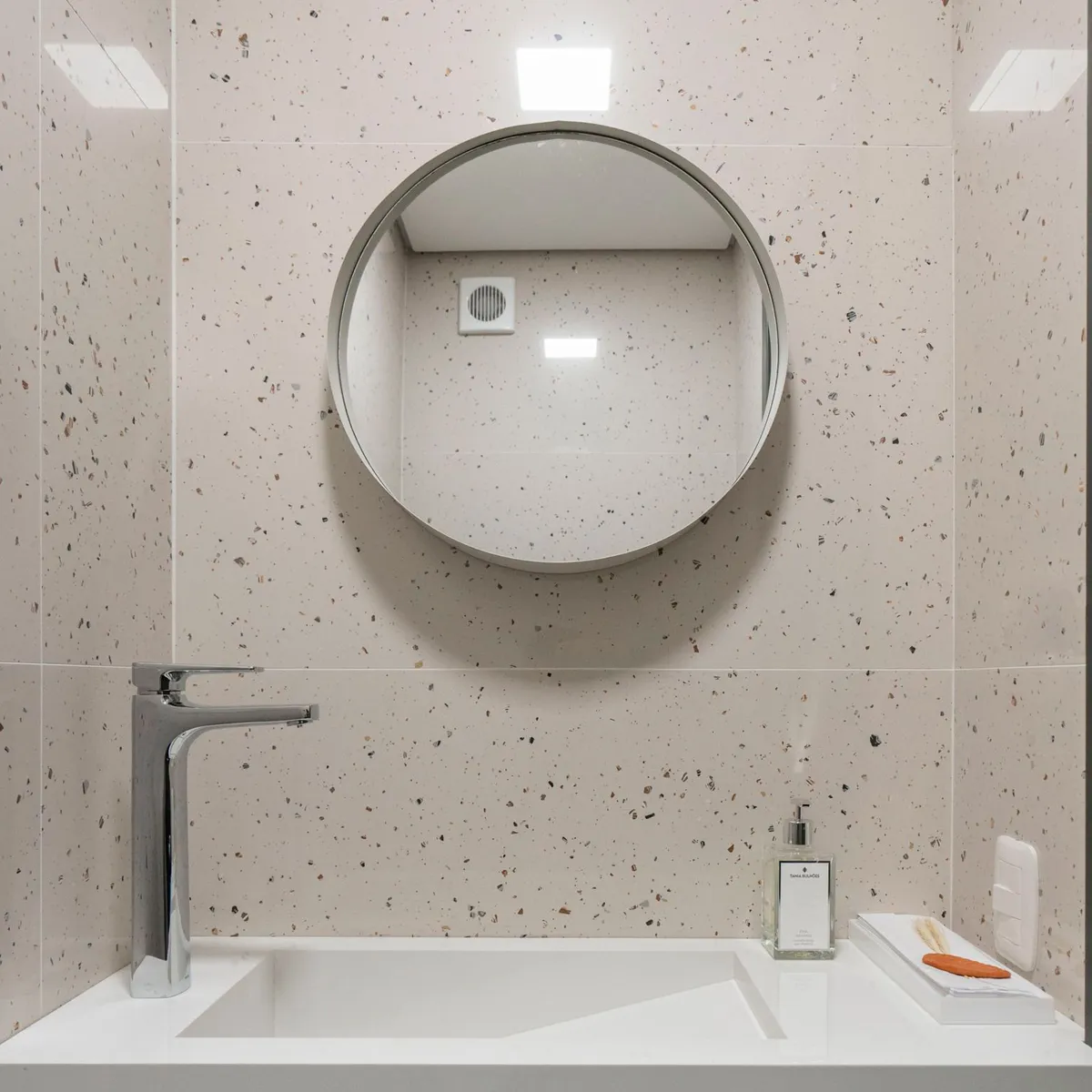 Porcelanato Polido Silex Branco 90x90 Caixa 1,62, marca Eliane - Foto Principal