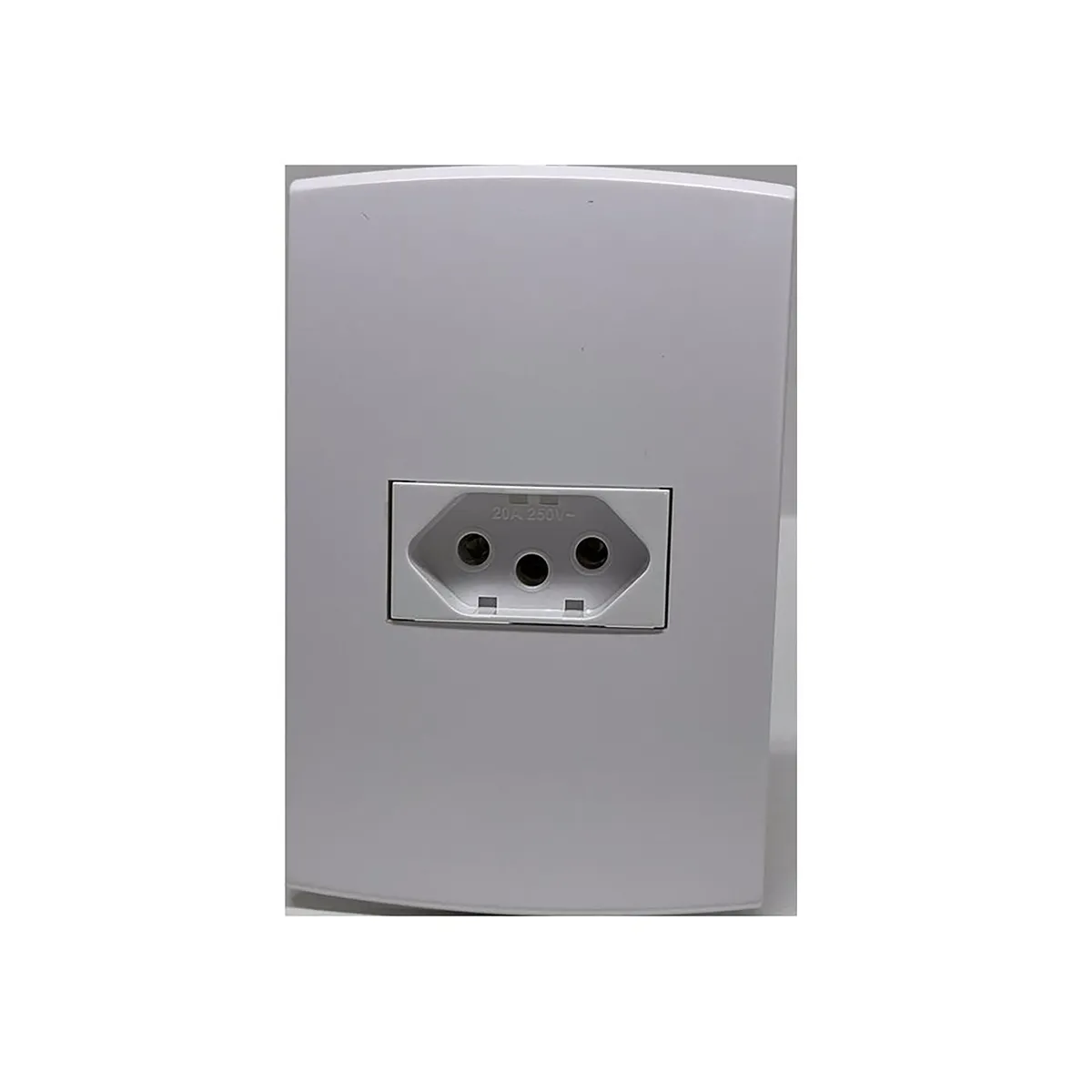 Conjunto 4x2 - Placa + 1 Tomada 2p+t 20a Linha Halux - Branco, marca Sodimac - Foto Principal