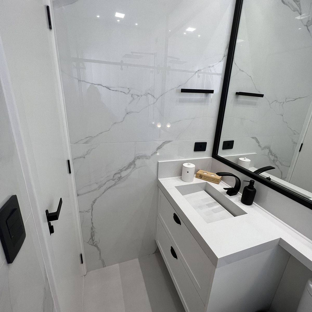 Porcelanato Retificado Polido Place Branco Interno 84x84 Cm Caixa 2,12 M² Eliane, marca Eliane - Foto Principal