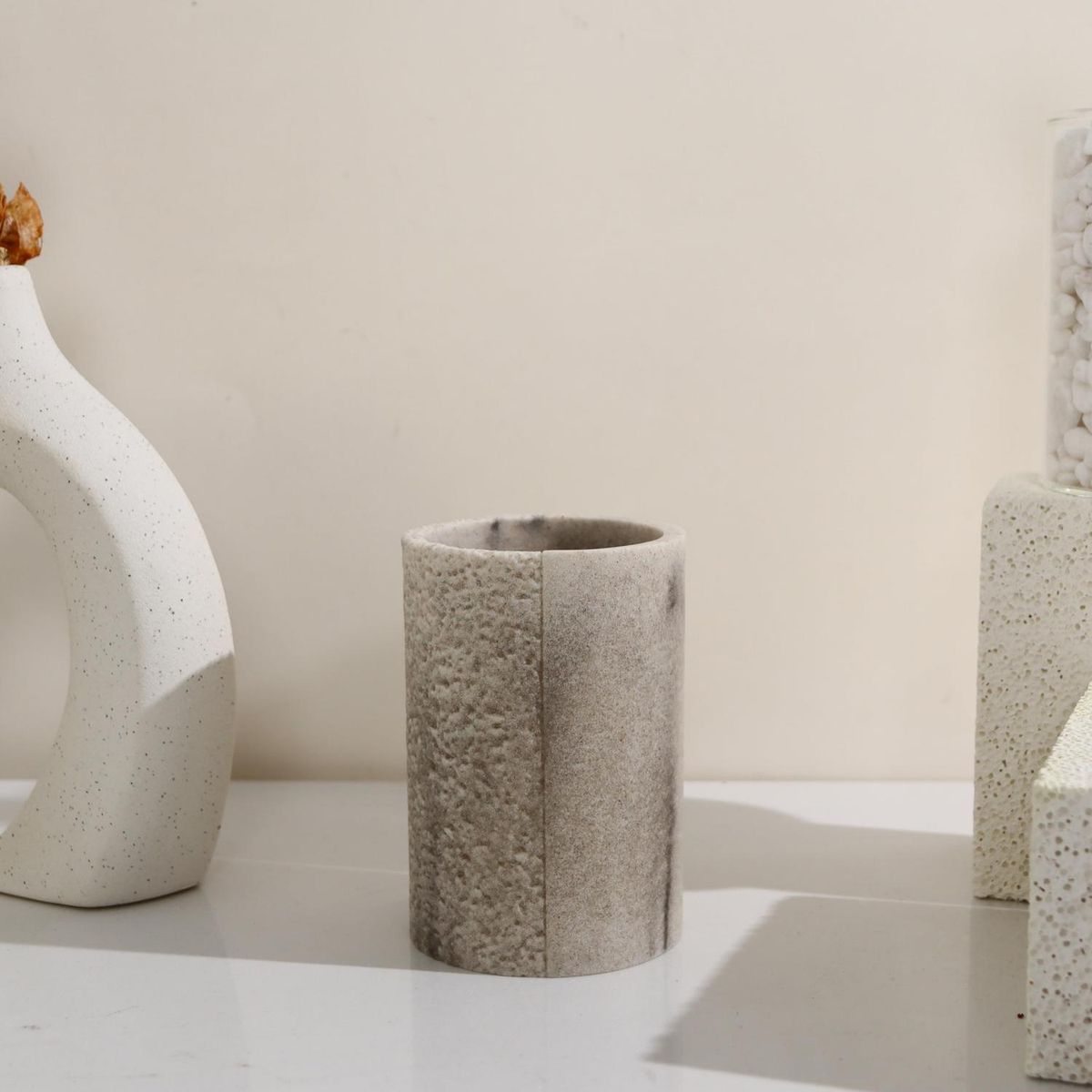 Porta Escova de Dentes Resina Bege Stone Just Home Collection, marca Just Home Collection - Foto 2