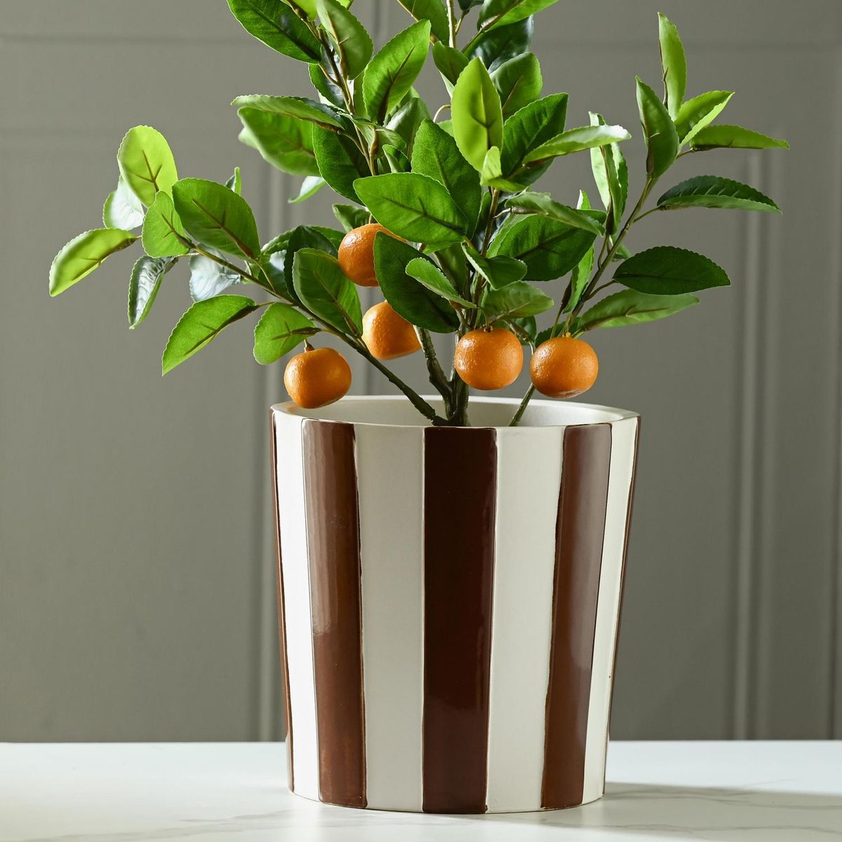 Vaso de Flores Listrado Marrom 20cm Just Home Collection, marca Just Home Collection - Foto 2