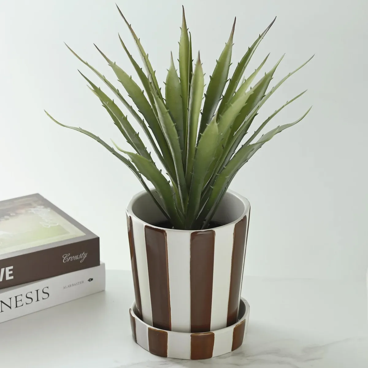 Vaso Cerâmico Listrado Marrom 15cm Just Home Collection, marca Just Home Collection - Foto 2