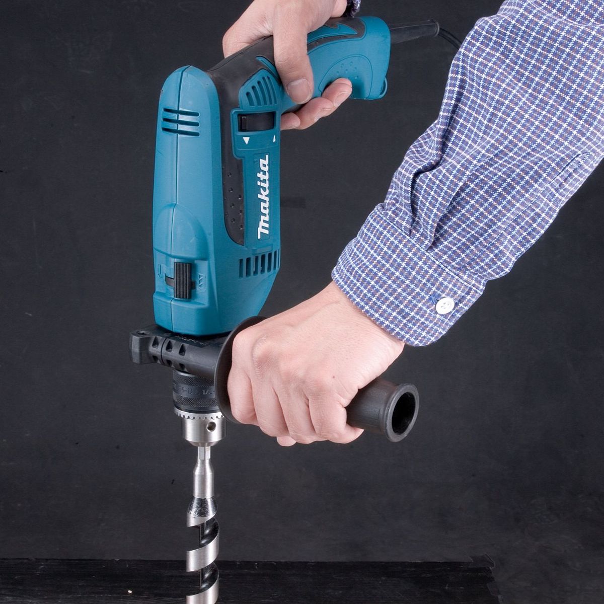 Furadeira de impacto 1/2" 760 Watts 220V 1 Velocidade Variável e reversível Azul HP1640, marca Makita - Foto 2