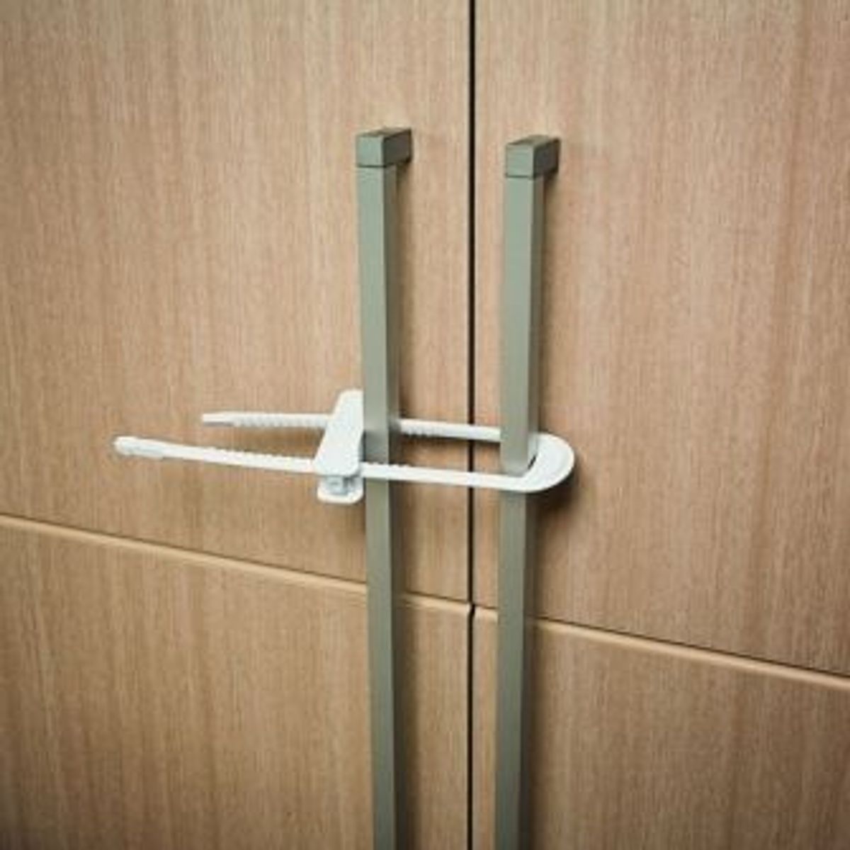 Trava Multiuso para Armários 5,7x21,8x2cm Branco, marca Ordene - Foto 2
