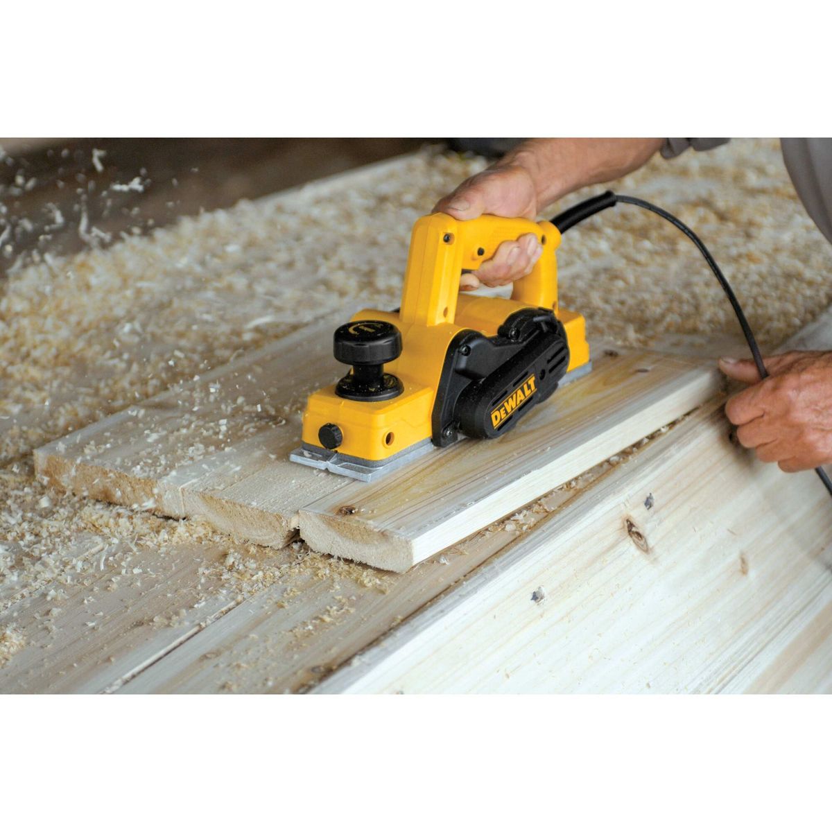 Plaina 550W D26676 220V, marca Dewalt - Foto 2
