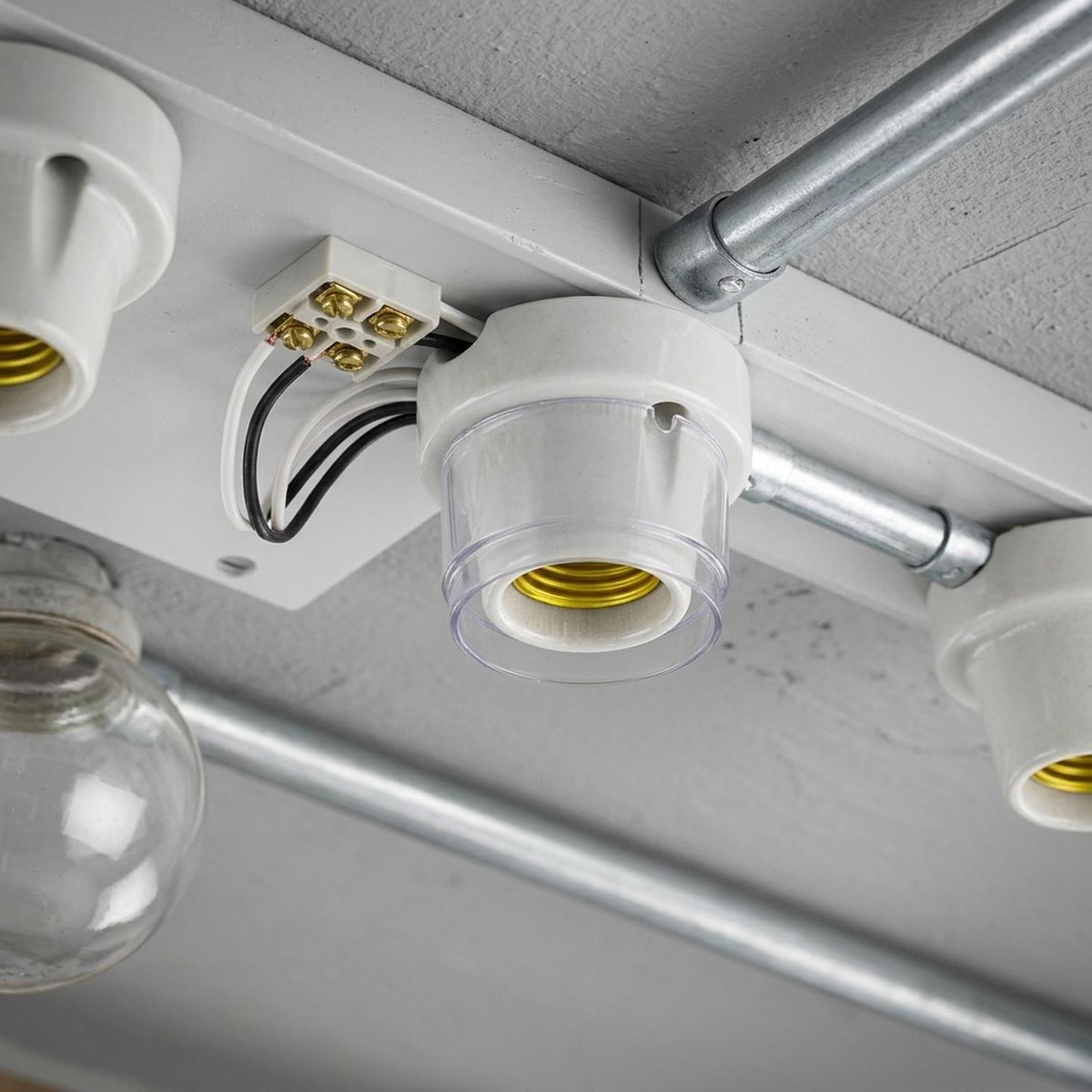Soquete Porcelana Para Lampada E27, marca Taschibra - Foto 2