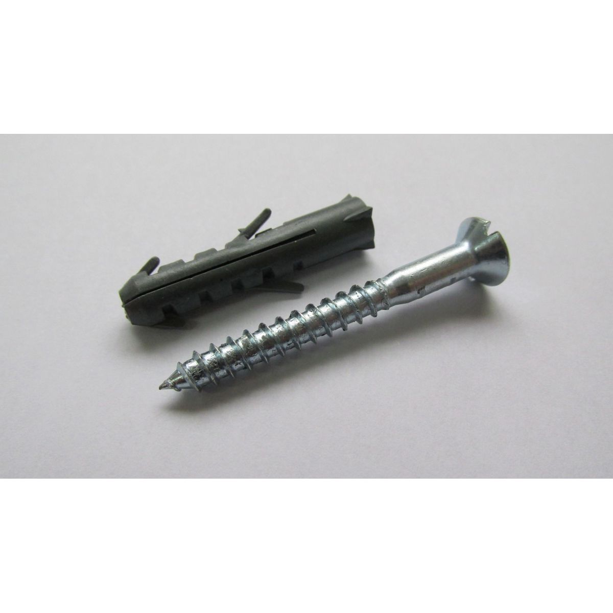 Parafuso Mad Cab Chata C/Bucha Nylon Pt80Pc 420x40-6mm, marca Foxmix - Foto Principal