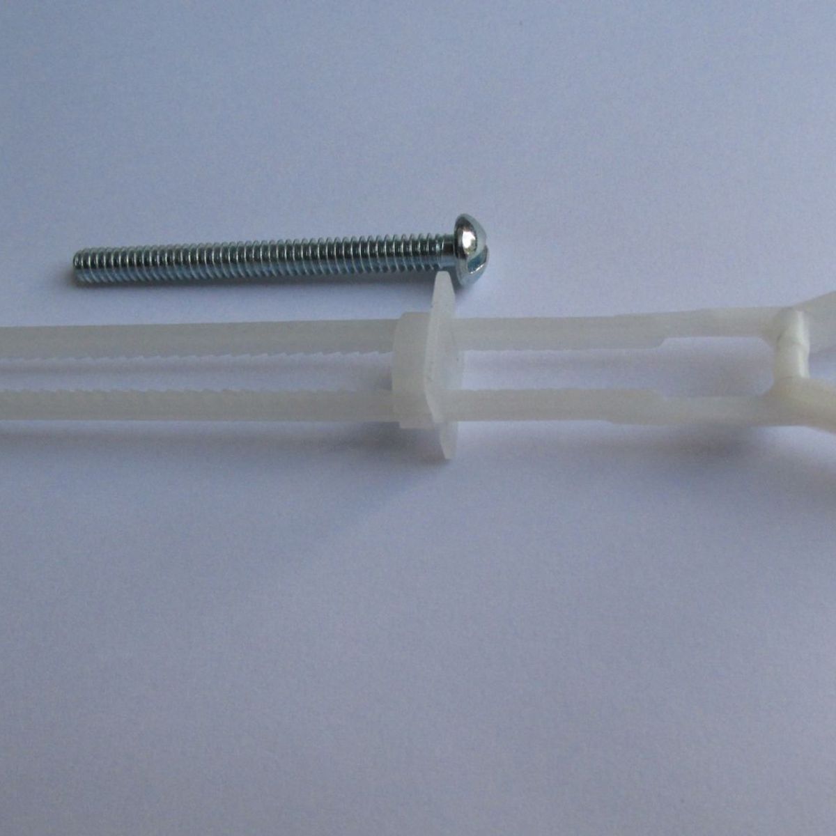 Bucha C-Toogle de Nylon 1/4" com 30 Peças Branco, marca Fixser - Foto Principal