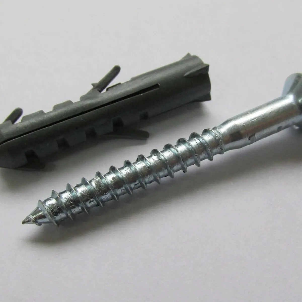 Bucha com Parafuso Cabeça Chata de Aço 6,1x65mm para Madeira 10mm 50 Peças Cinza, marca Foxmix - Foto Principal