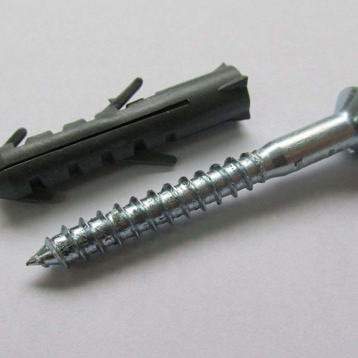 Bucha com Parafuso Cabeça Chata de Aço 3,8x30mm para Madeira 7mm 100 Peças Cinza, marca Foxmix - Foto Principal