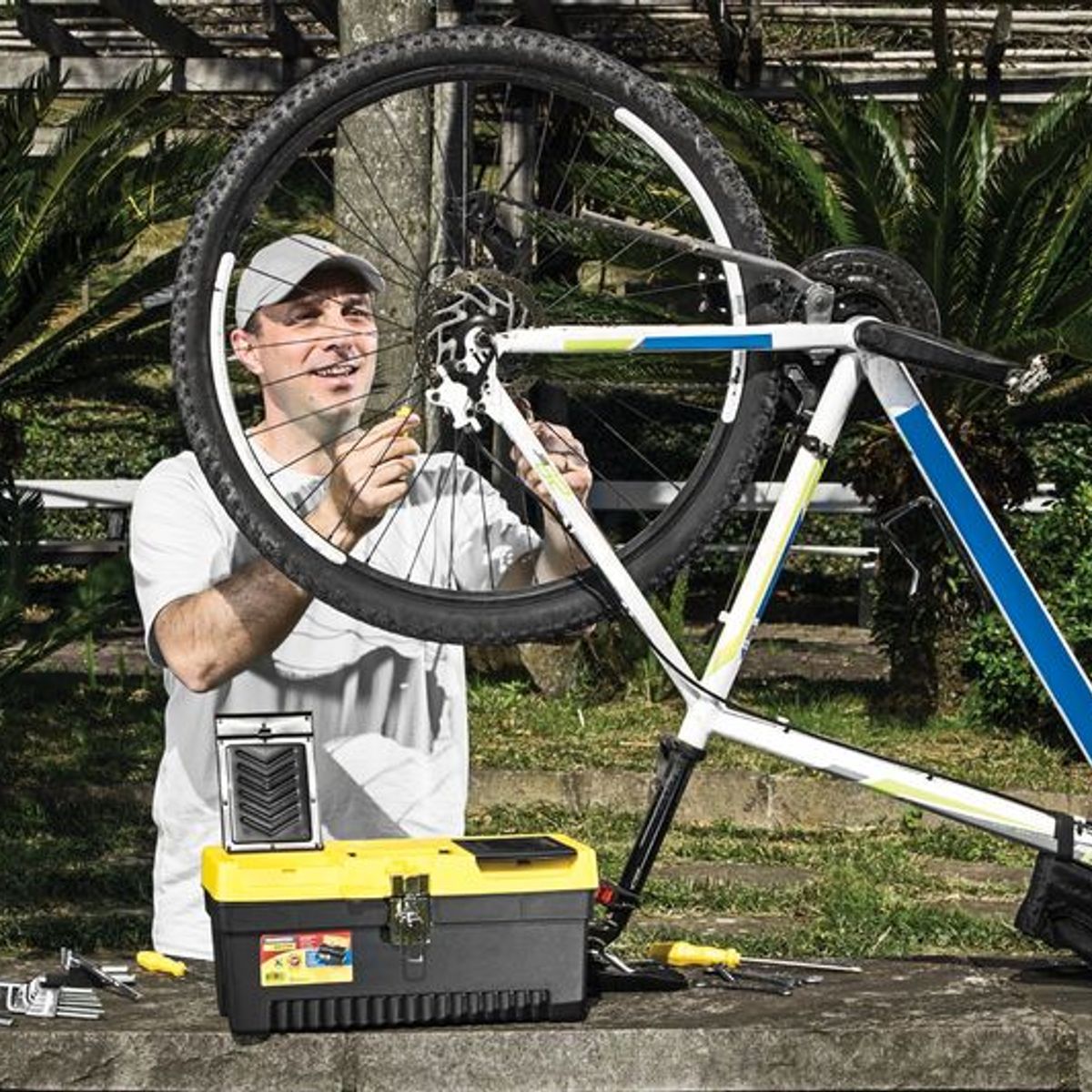 Caixa Plástica Para Ferramentas 13" com Bandeja Removível Preto e Amarelo, marca Tramontina - Foto 2