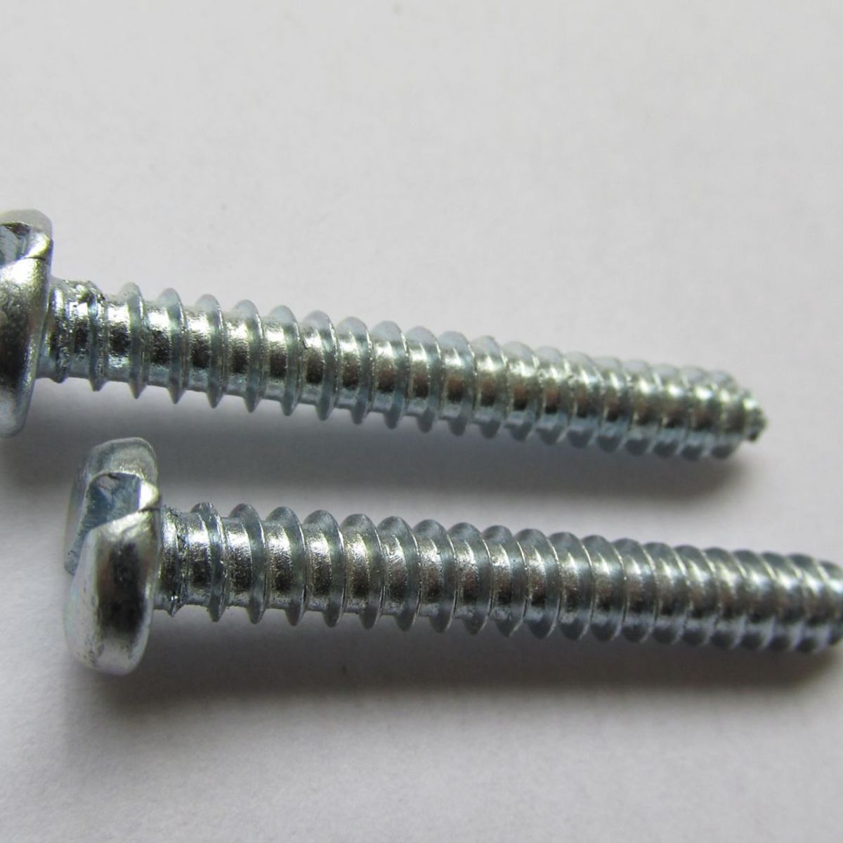 Parafuso 4,8x38mm Cabeça Panela Rosca Auto Atarraxante Cromado 200 Peças, marca Foxmix - Foto Principal