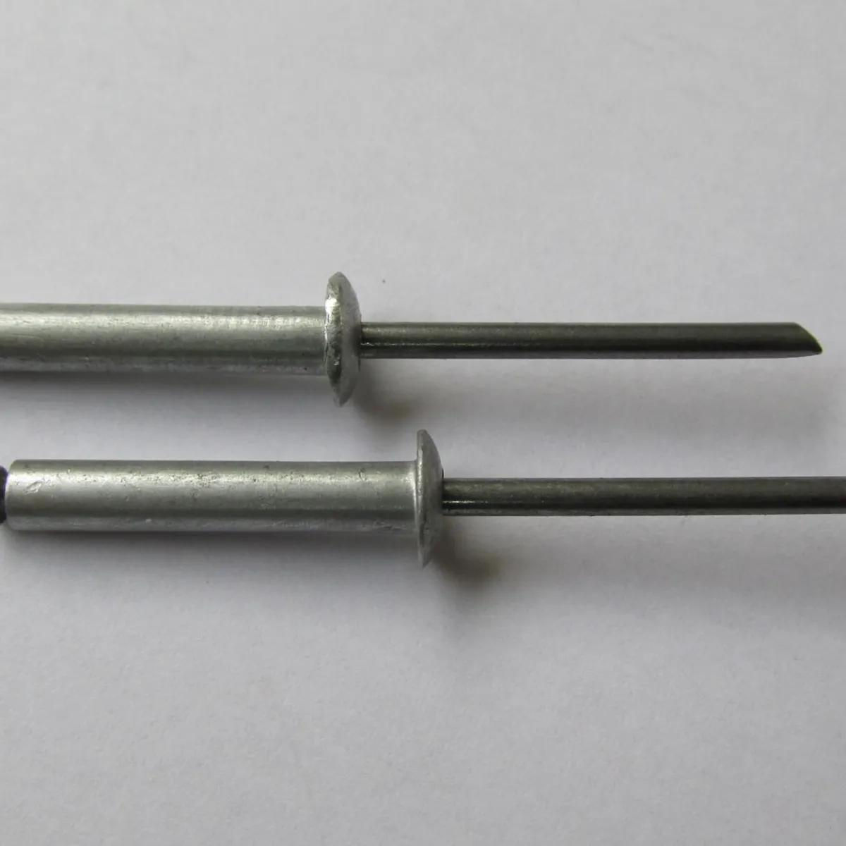 Rebites de Alumínio 5x12mm 200 Peças Cromado, marca Foxmix - Foto Principal