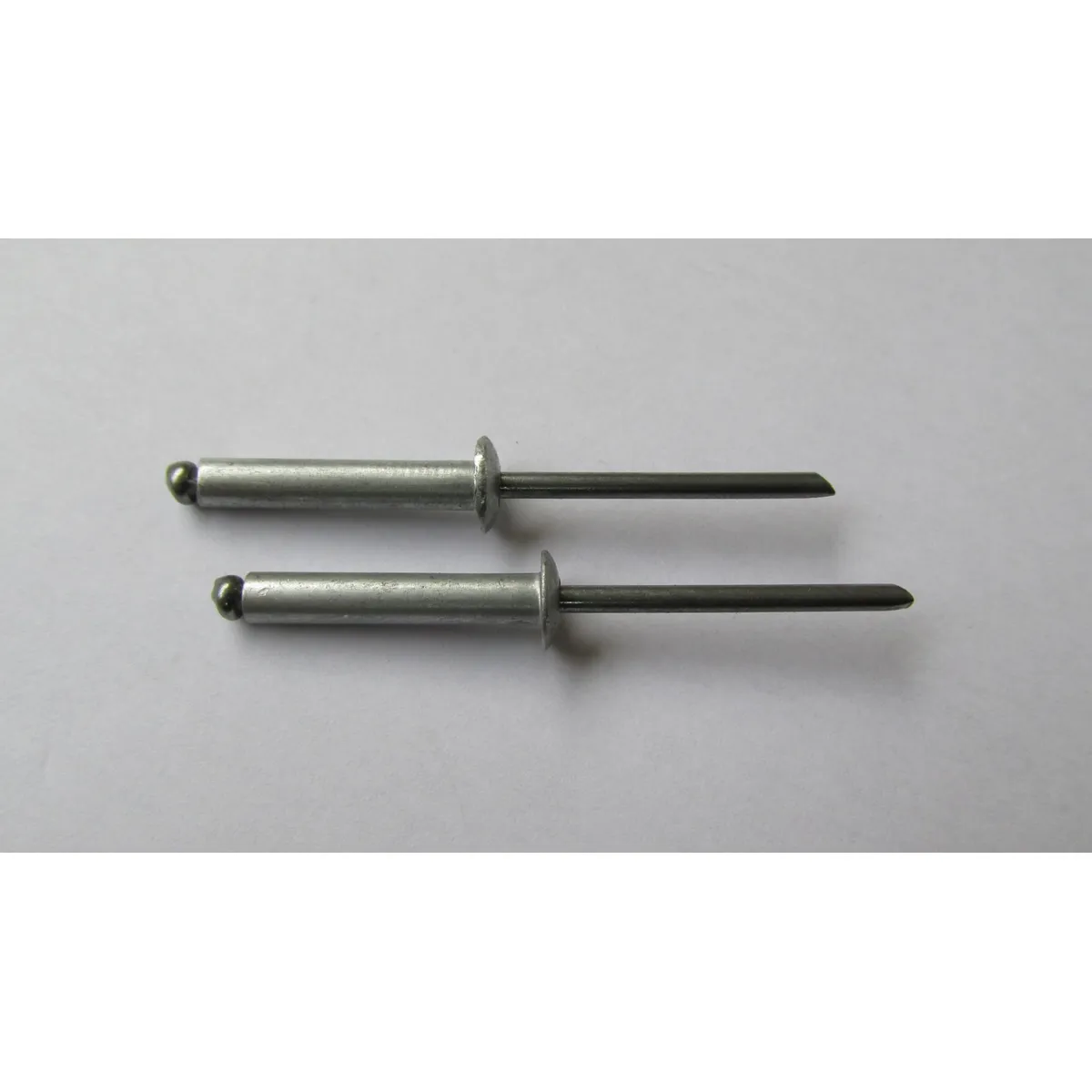 Rebites de Alumínio 5x12mm 200 Peças Cromado, marca Foxmix - Foto Principal