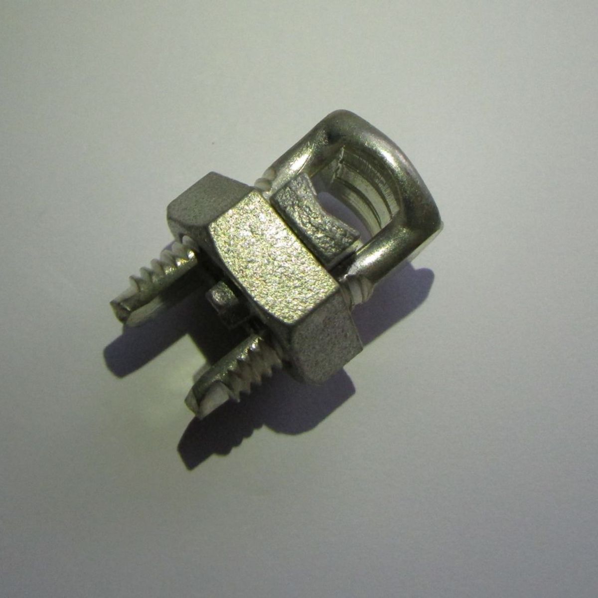 Conector Derivação Parafuso Fendido Para Fio/Cabo 10Mm2, marca Halux - Foto Principal
