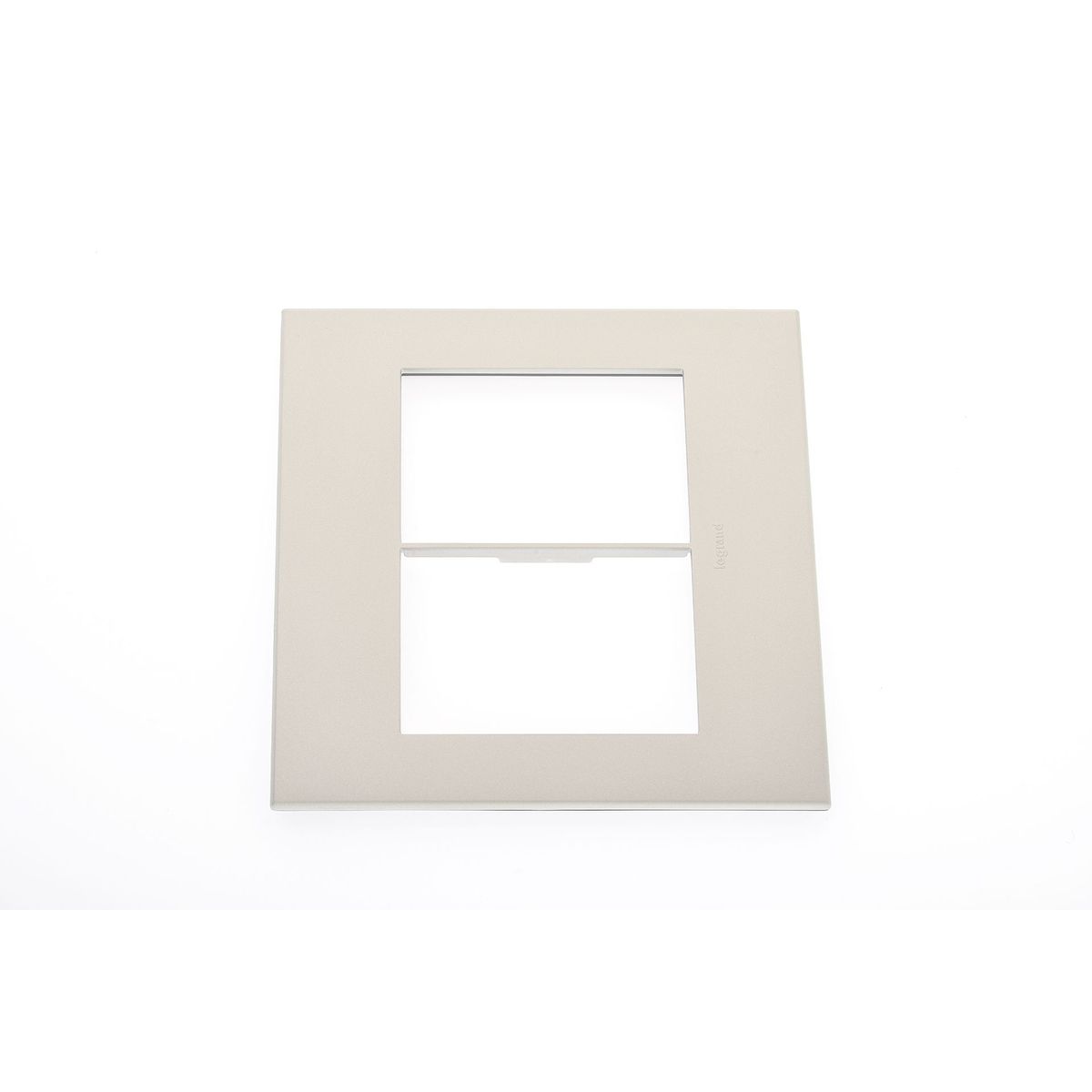 Placa Arteor Pearl Aluminio 4x4 6 Postos Legrand, marca Legrand - Foto Principal