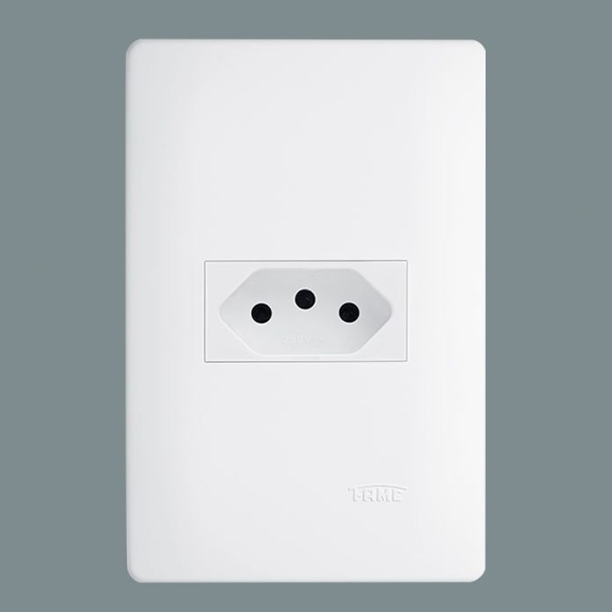 Conjunto Tomada 2P+T 10A 250V Habitat com Placa e Suporte Branco Fame, marca Fame - Foto Principal
