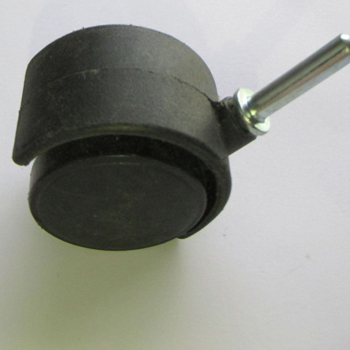 Rodízio 50mm 45Kg Pino 7mm 1 Peça Preto, marca Foxmix - Foto Principal