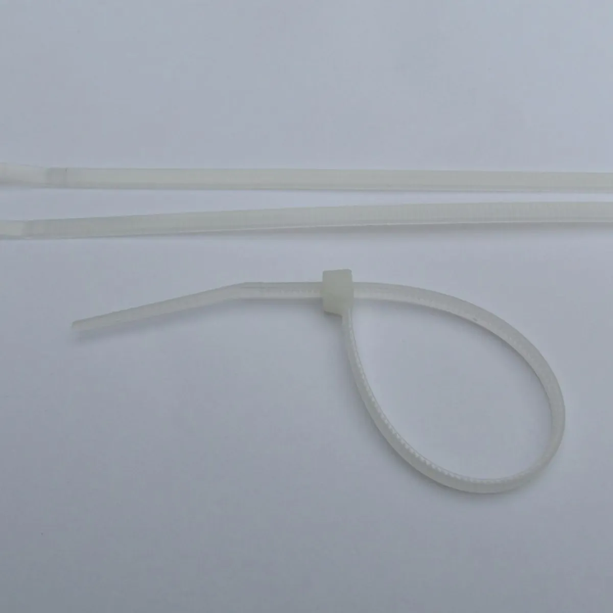 Abraçadeira Nylon Preta 4,5X280mm Embalagem Com 15 Unidades, marca Foxmix - Foto Principal