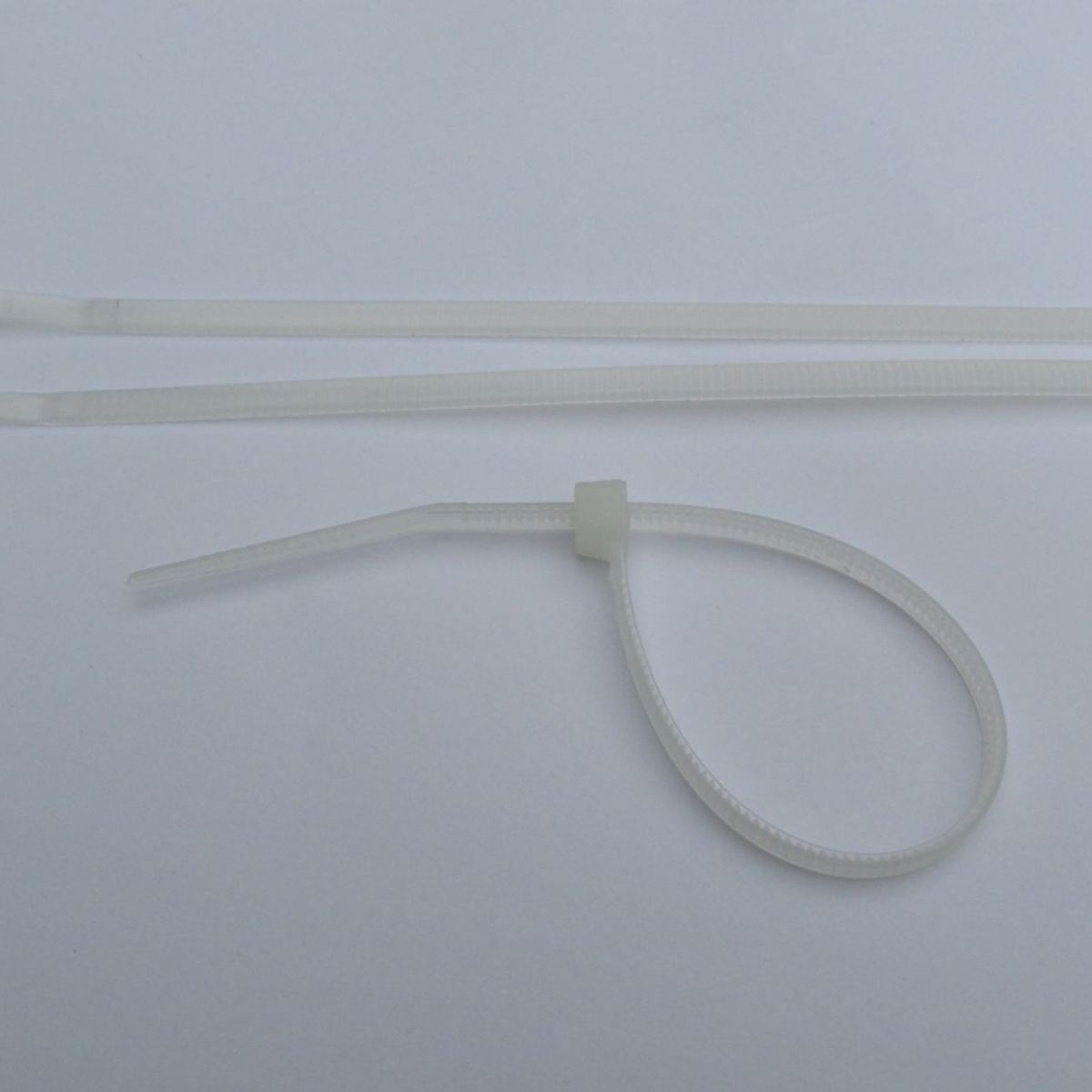Abraçadeira Nylon T18R Natural 2,5X100mm Embalagem Com 30 Unidades, marca Foxmix - Foto Principal