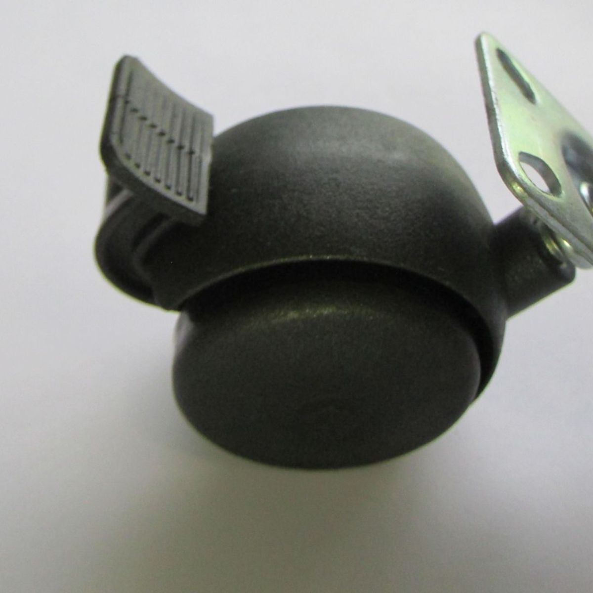 Rodízio Chapa 50mm 01 Peça 30Kg 42mm Preto, marca Foxmix - Foto Principal
