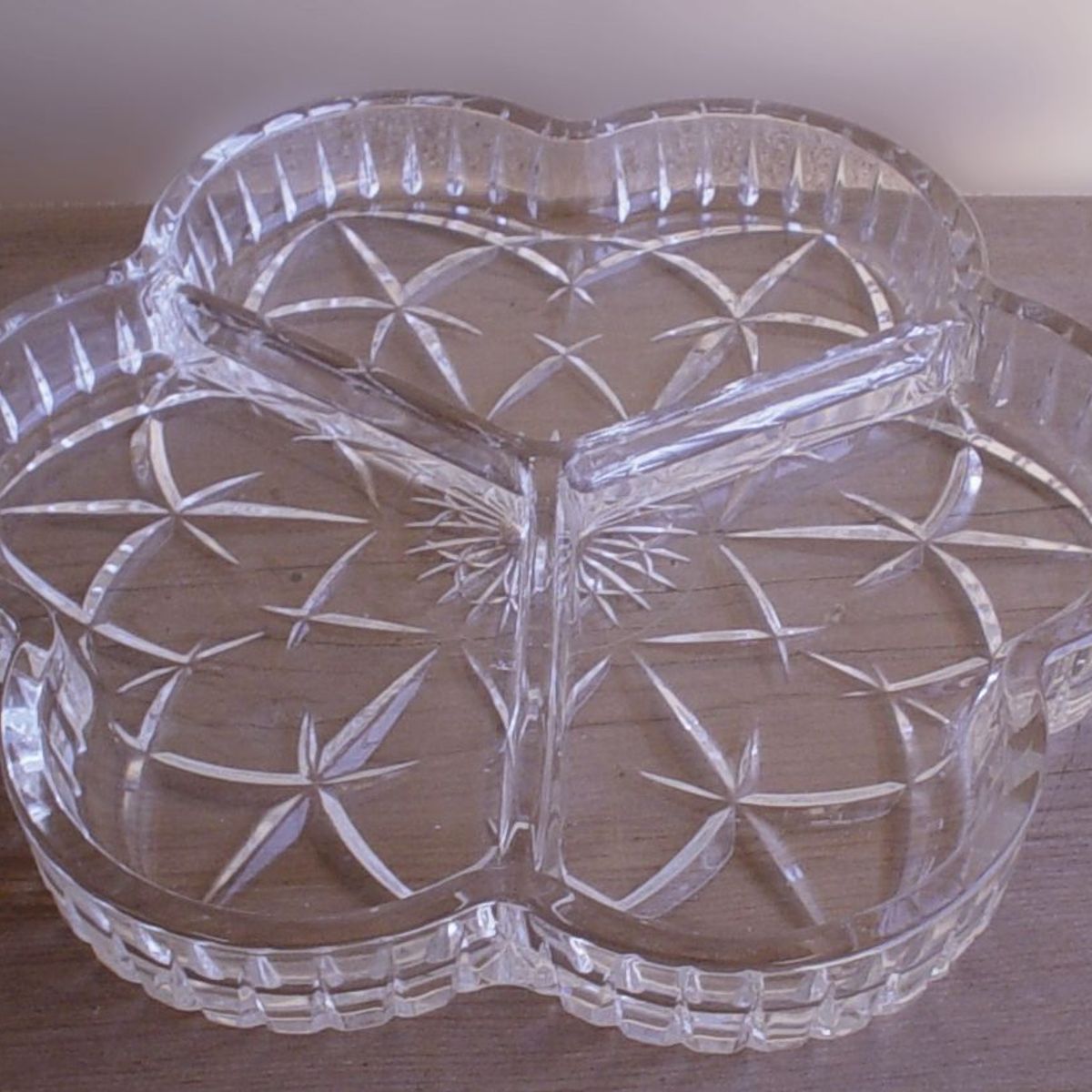 Petisqueira Daisy com 3 Divisões 24cm Transparente, marca Globimport - Foto 2