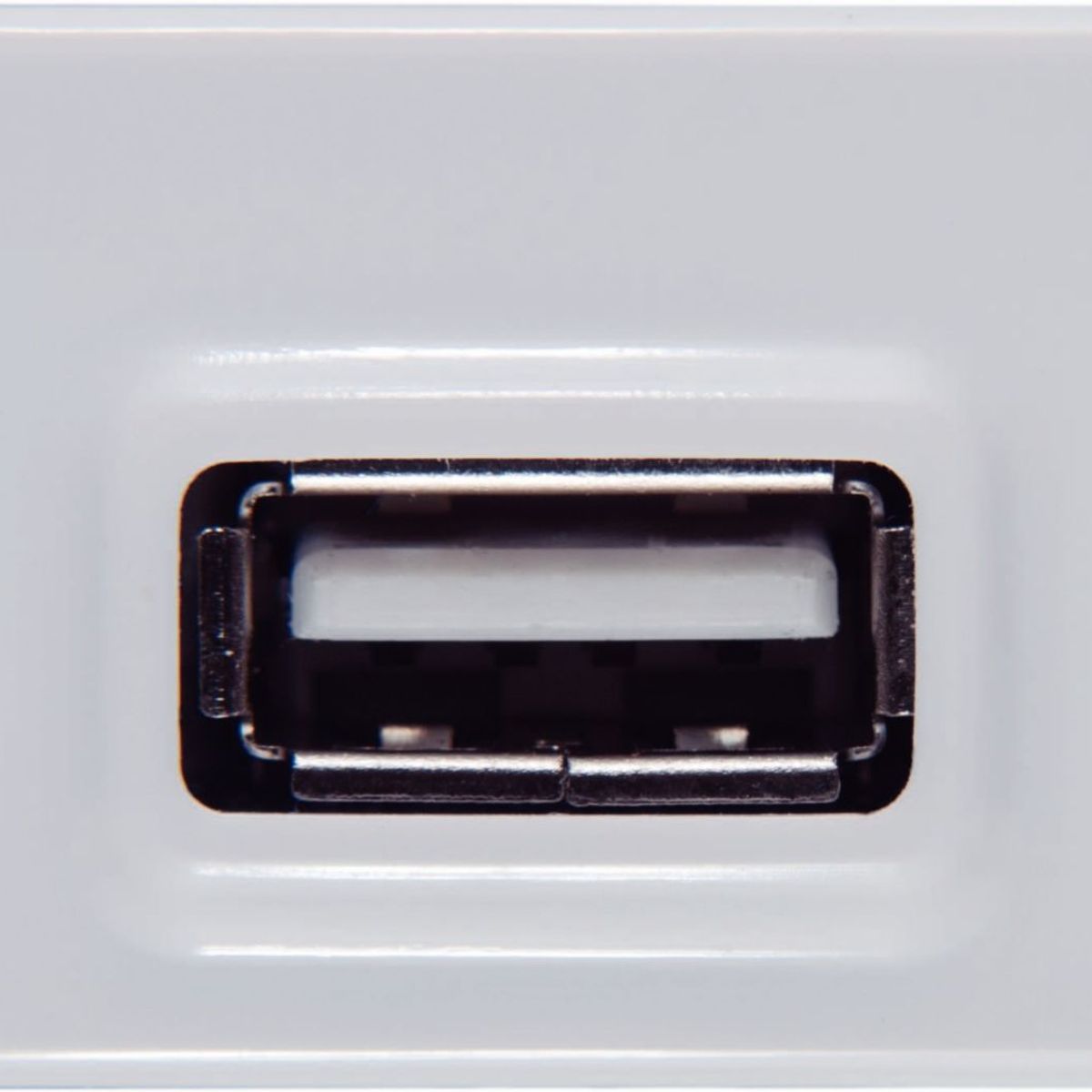 Módulo Carregador Usb 1,5A Liz Branca Bivolt, marca Tramontina - Foto Principal