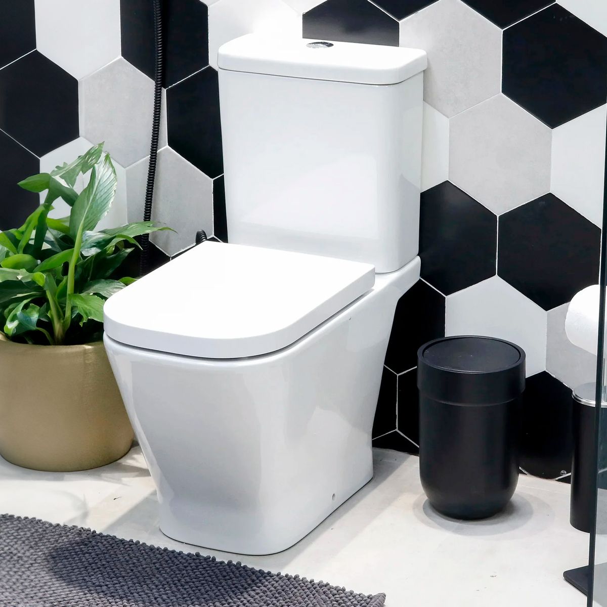 Kit Completo Vaso Sanitário com Caixa Acoplada e Assento Gap Branco, marca Roca - Foto Principal