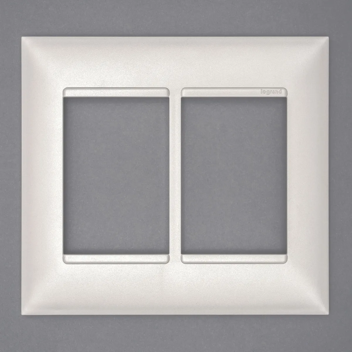 Placa Pialplus+ Perola 4X4 6 Postos, marca Legrand - Foto Principal