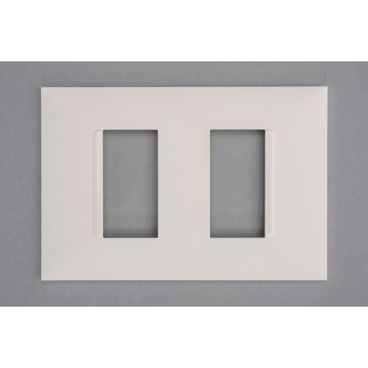 Placa Pialplus+ Branca 4X2 2 Postos, marca Legrand - Foto Principal