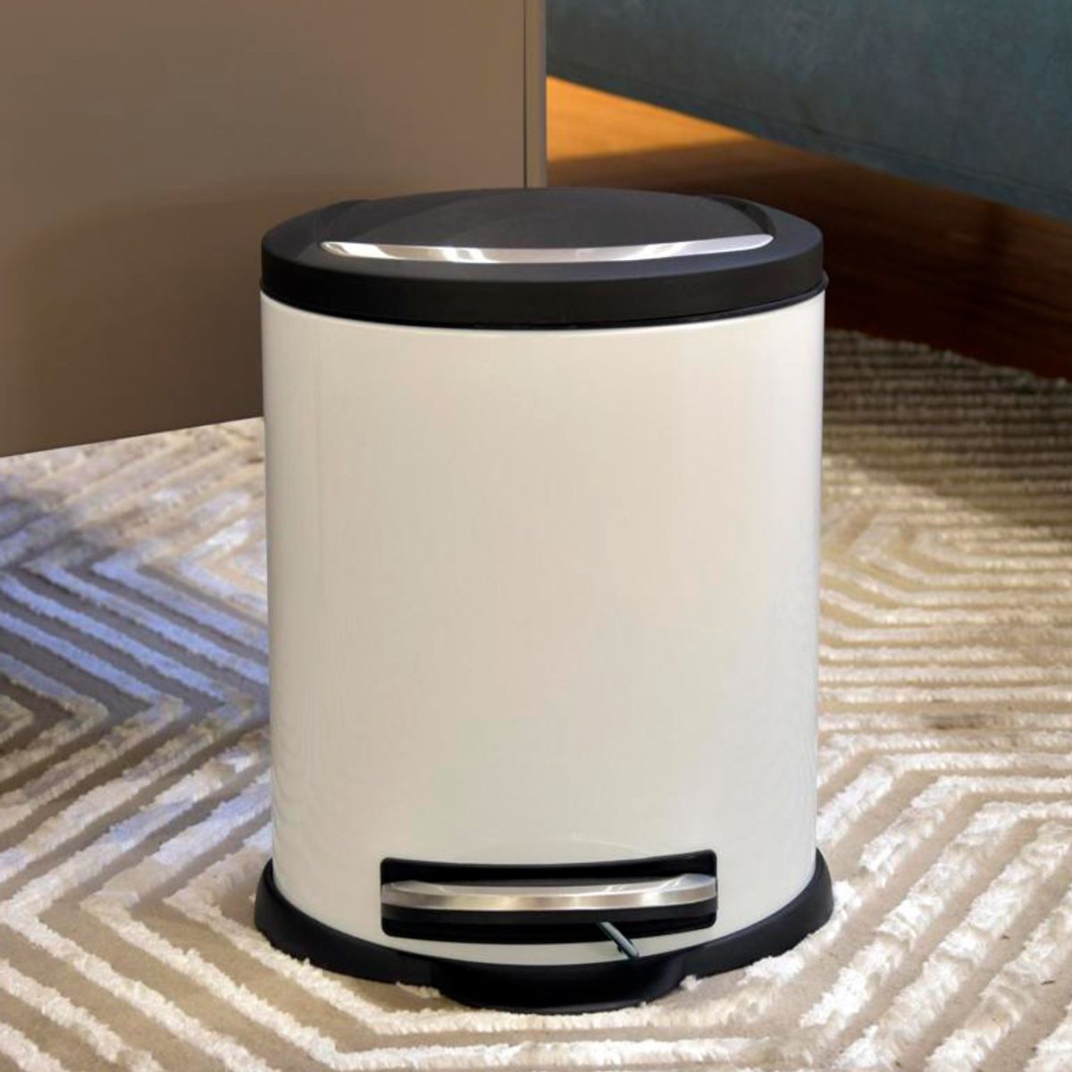 Just Home Collection - Lixeira 5l Metal Lunar Pedal Branco e Preto Just Home Collection