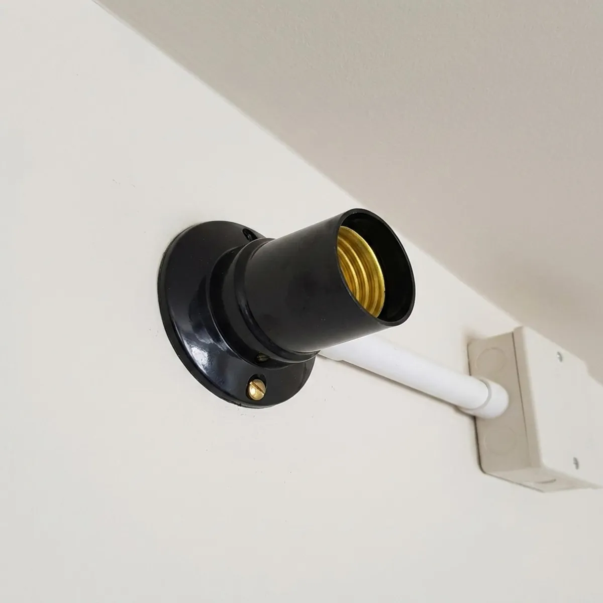 Soquete Parede Reto Para Lampada E27, marca Perlex - Foto 2