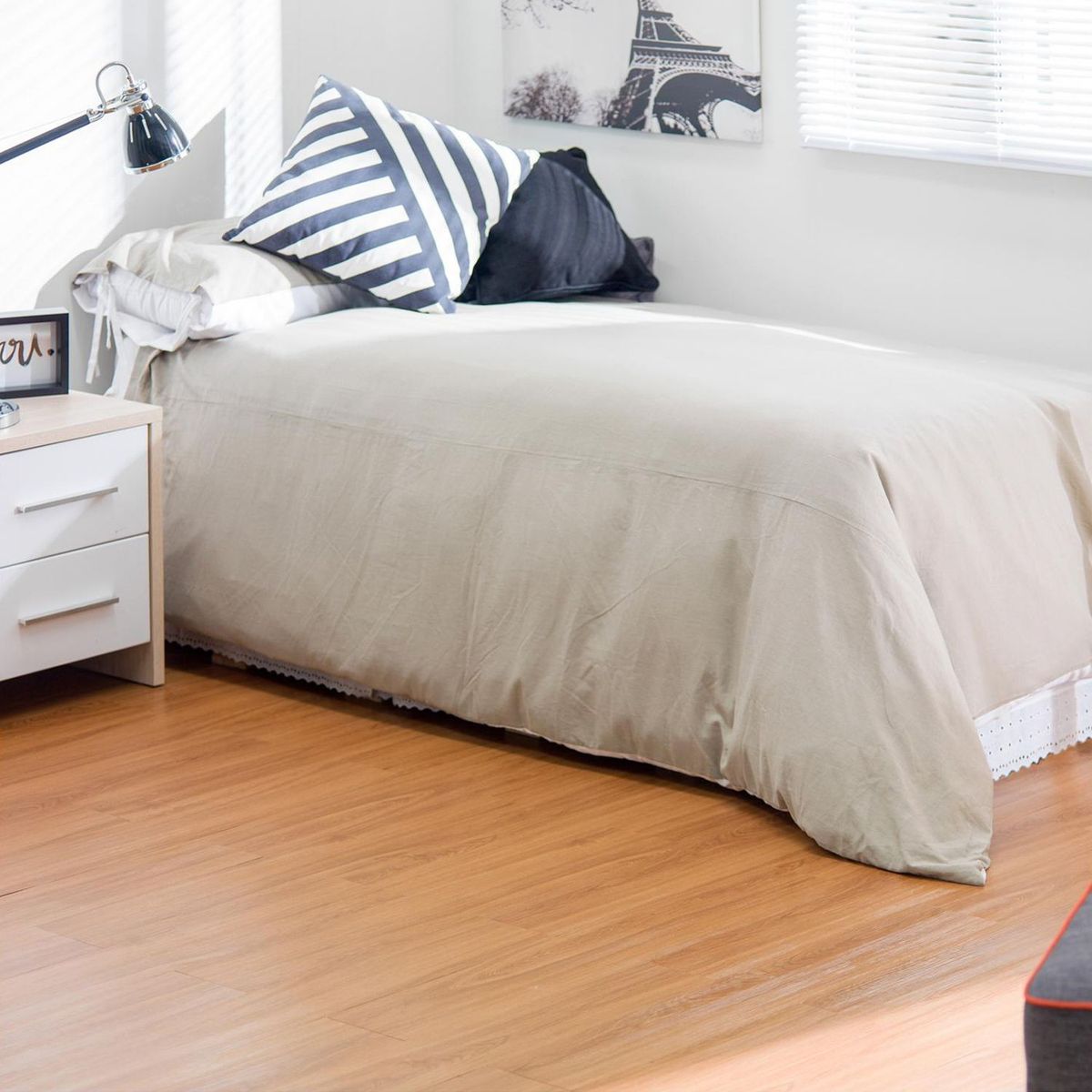 Piso Vinilico Lvt Cola Cerezo Marron 2mm 15,7x94,2cm Caixa com 2,96m² Holztek, marca Holztek - Foto Principal