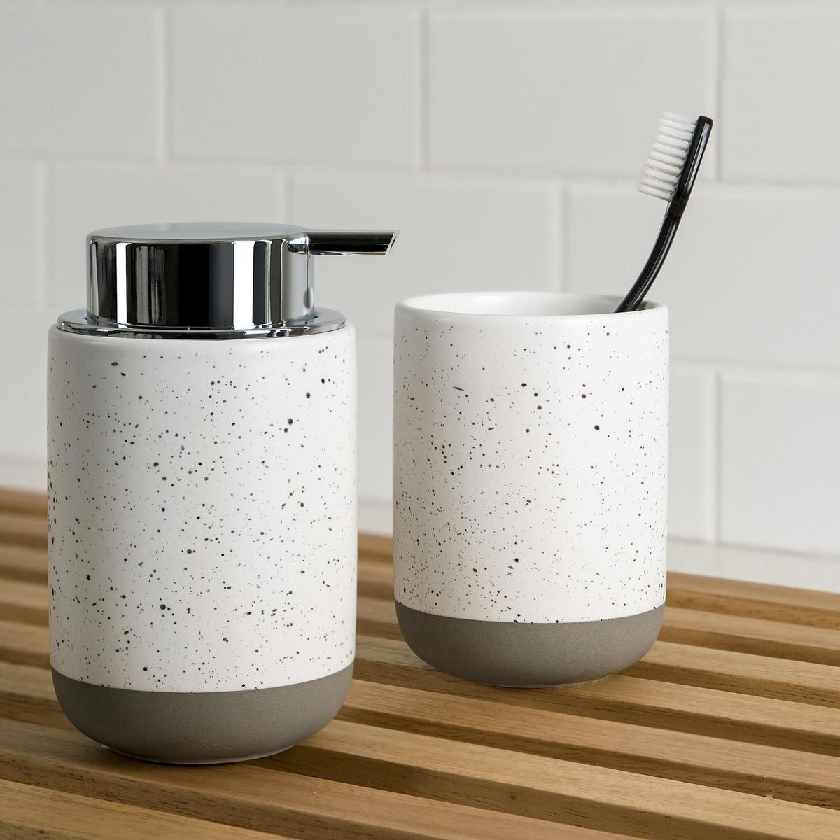 Porta Sabonete Liquido Ceramica Shannon Cinza Just Home Collection, marca Homy - Foto 2