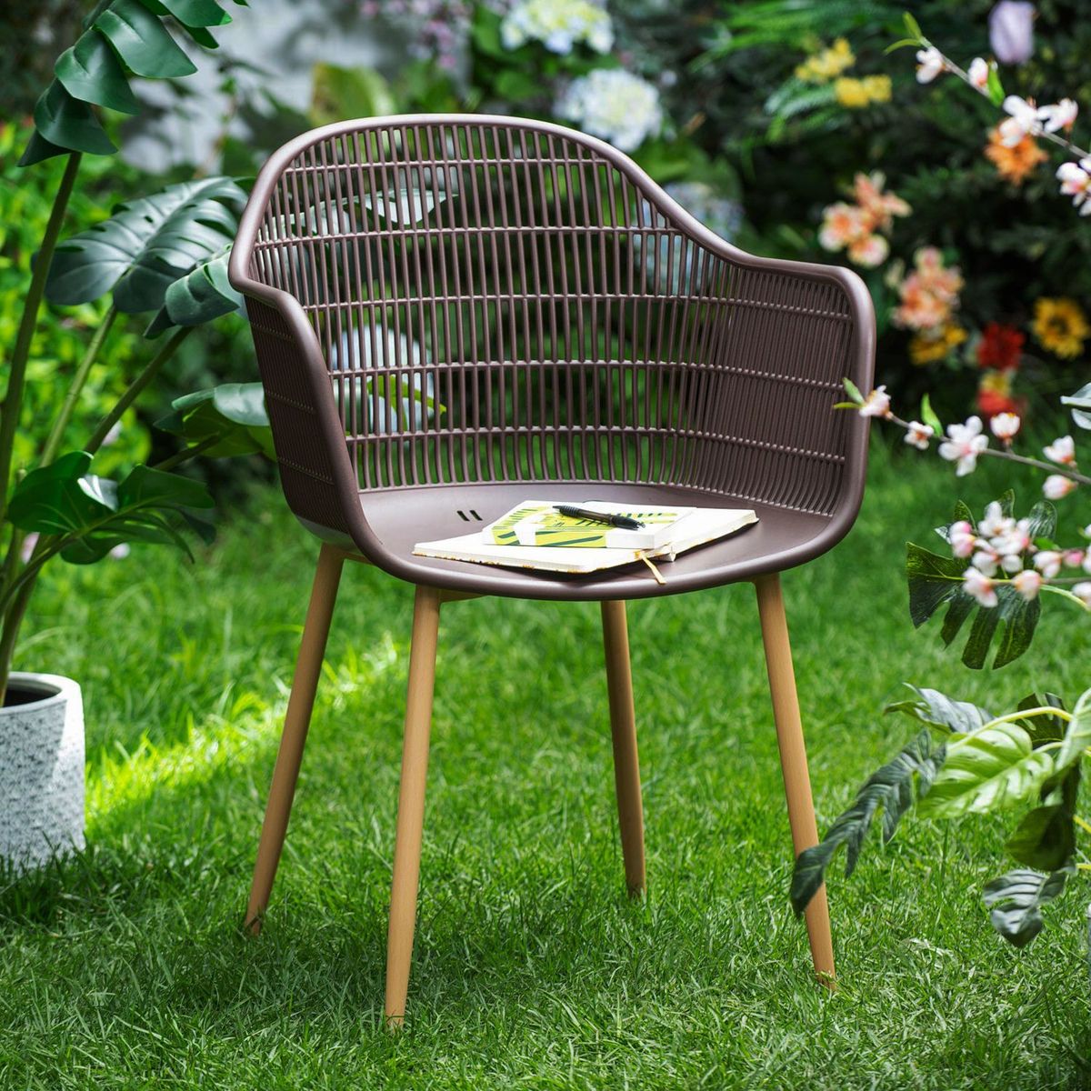 Cadeira Resina Kawai Chocolate 85x61 cm Just Home Collection, marca Just Home Collection - Foto 2