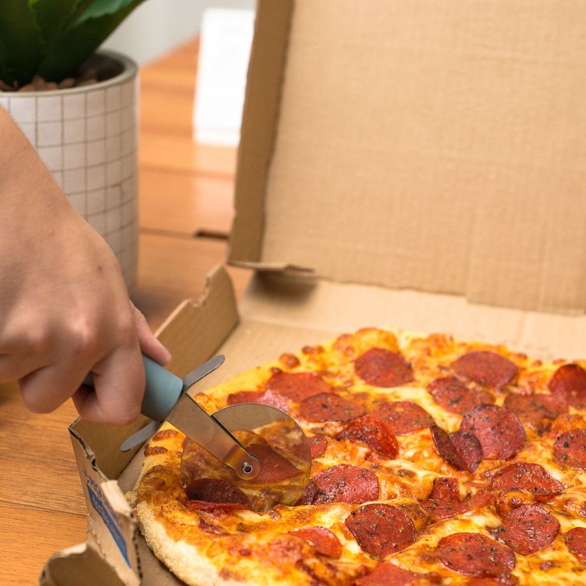 Cortador de Pizza, marca Oikos - Foto 2