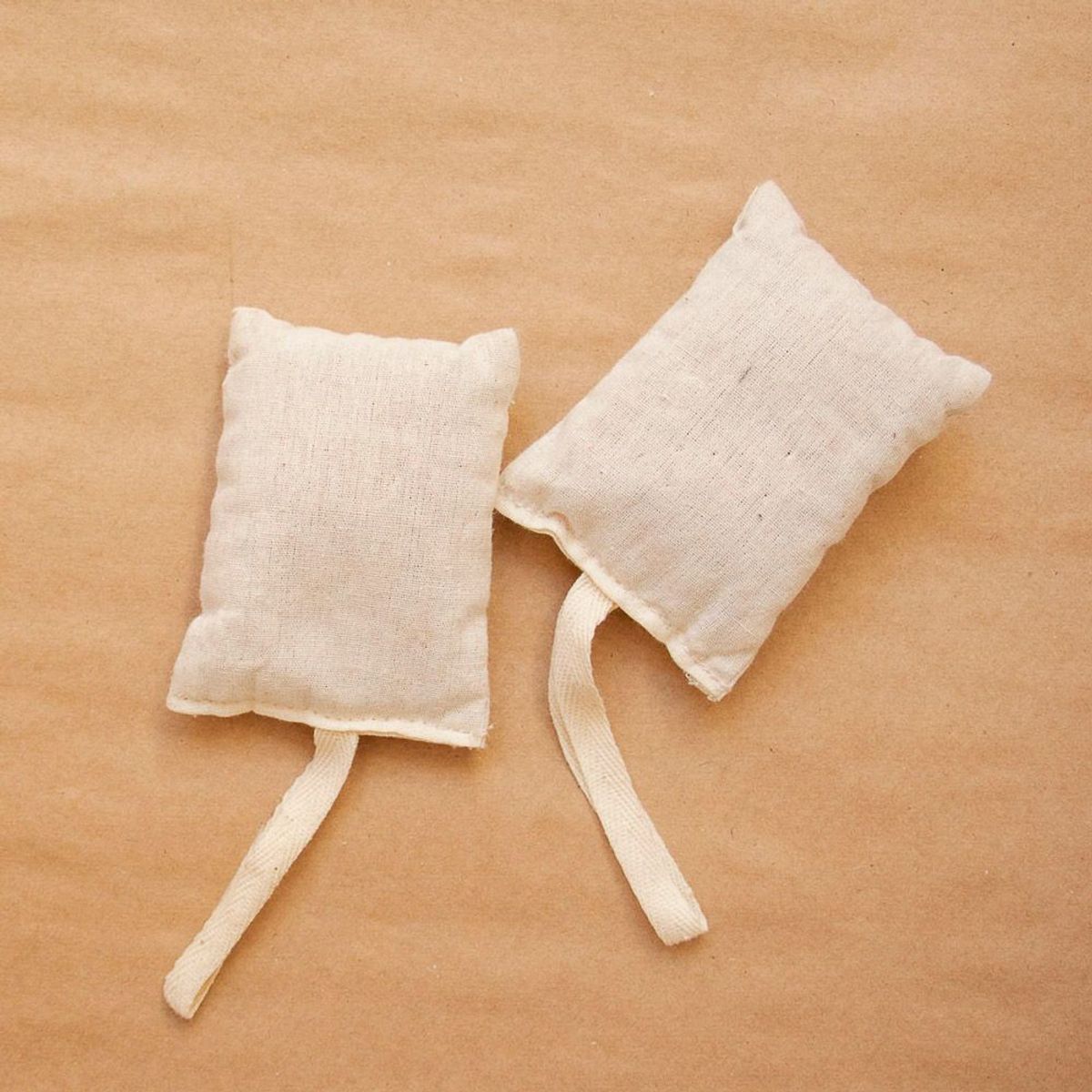 Kit de 2 Sacos Antimofo com Cedro Oikos, marca Oikos - Foto 2