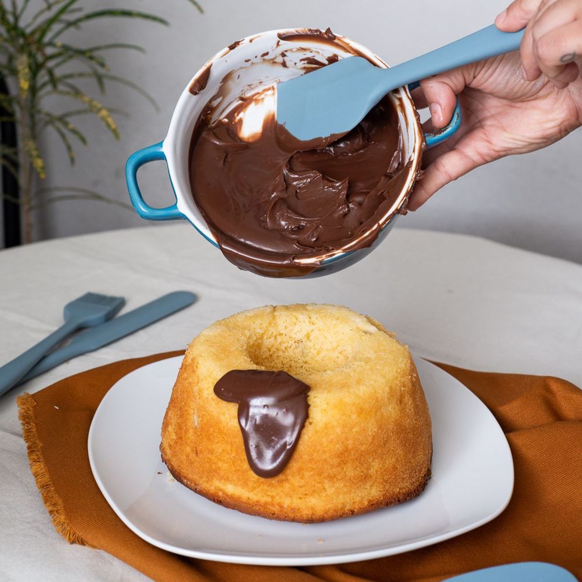 Espátula de Silicone Duplo Reta Pão Duro Azul Oikos, marca Oikos - Foto 2
