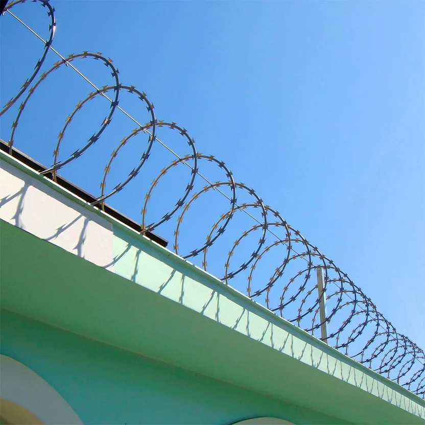 Detalhe do Rolo Protetor Galvanizado Calhaforte em uso