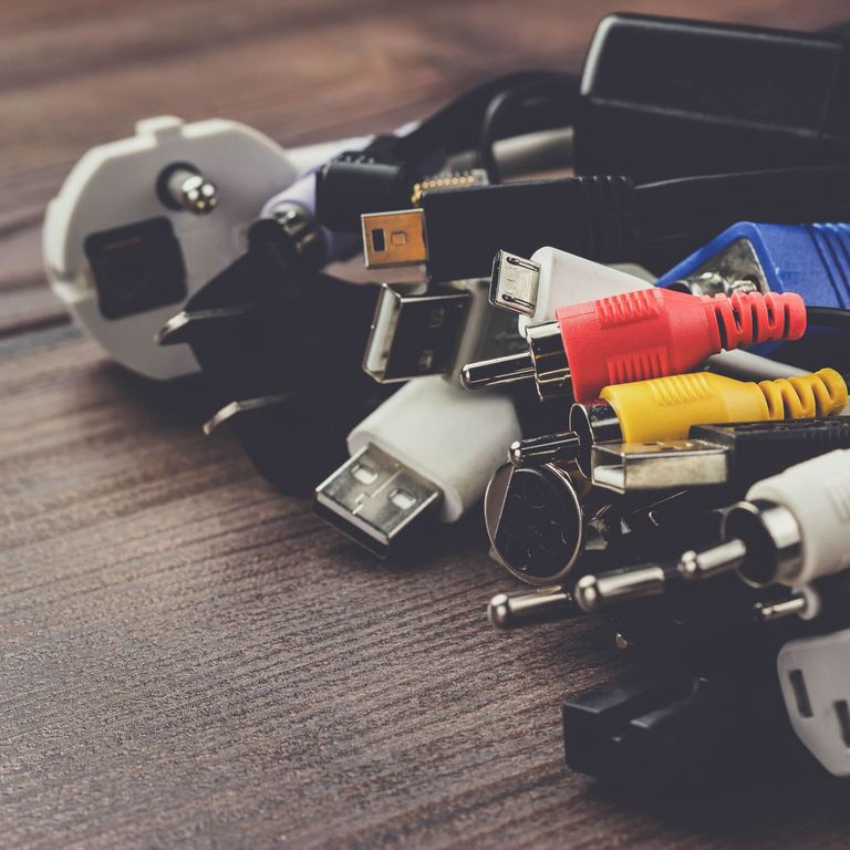 Cabos, Plugs e Acessorios