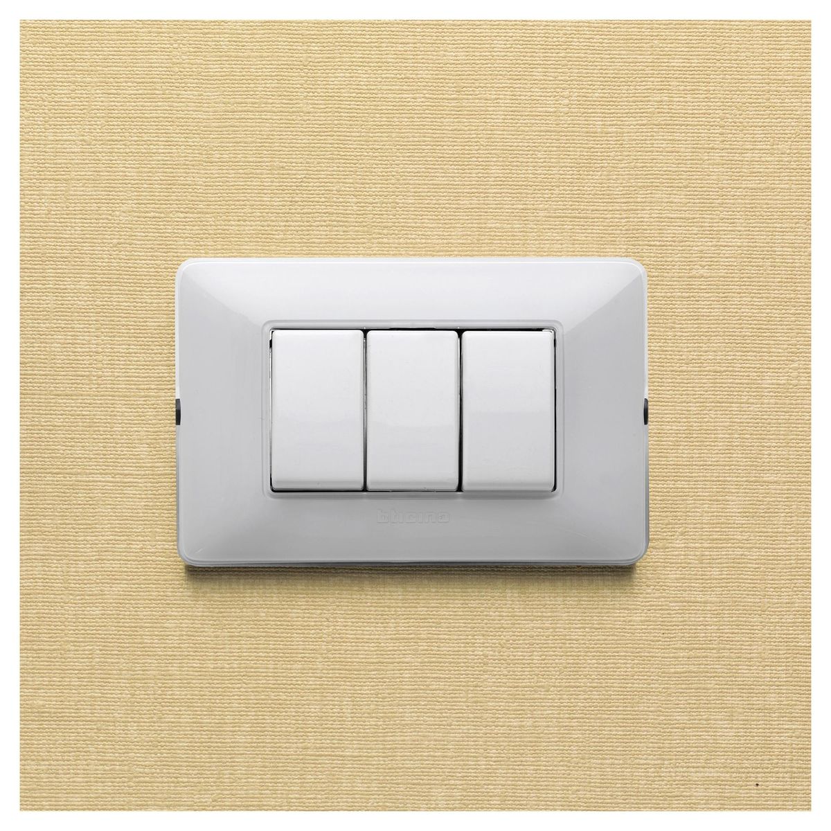 BTICINO - Placa 3 módulos con soporte Hielo