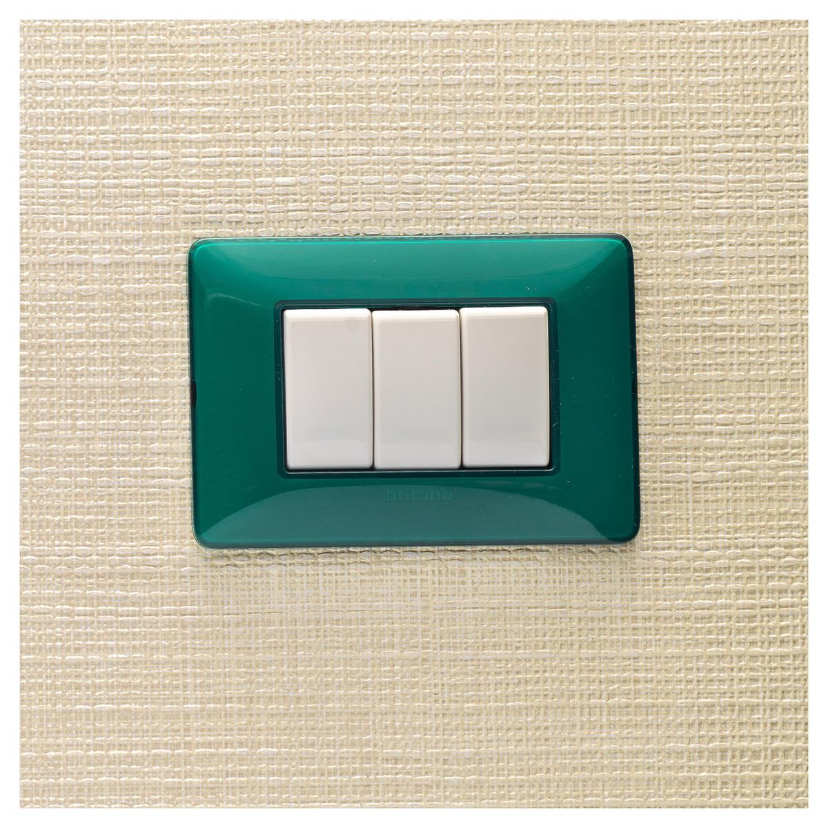 BTICINO - Placa 3 módulos con soporte Esmeralda