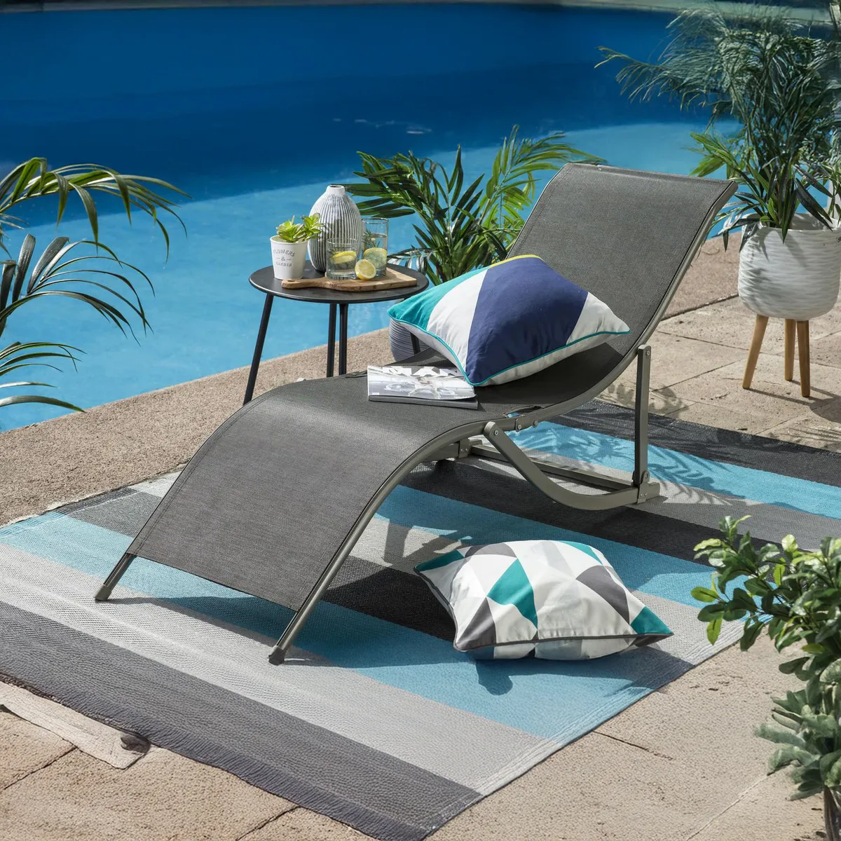 JUST HOME COLLECTION - Reposera Sky Textileno Chocolate