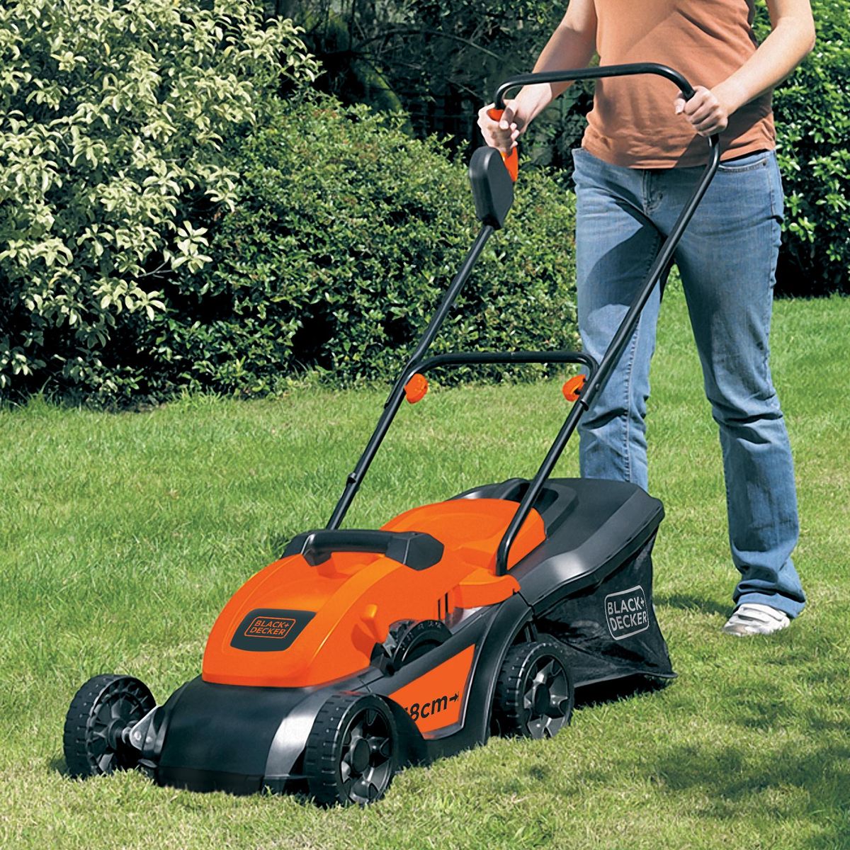 BLACK+DECKER - Cortadora de pasto eléctrica 1000 W 30 cm