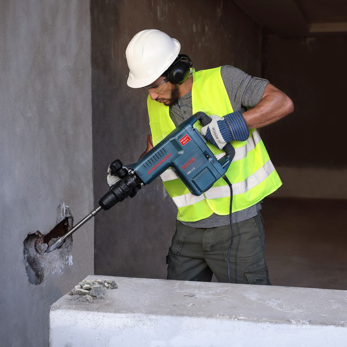 BOSCH - Demoledor eléctrico 1500W 16.8 J