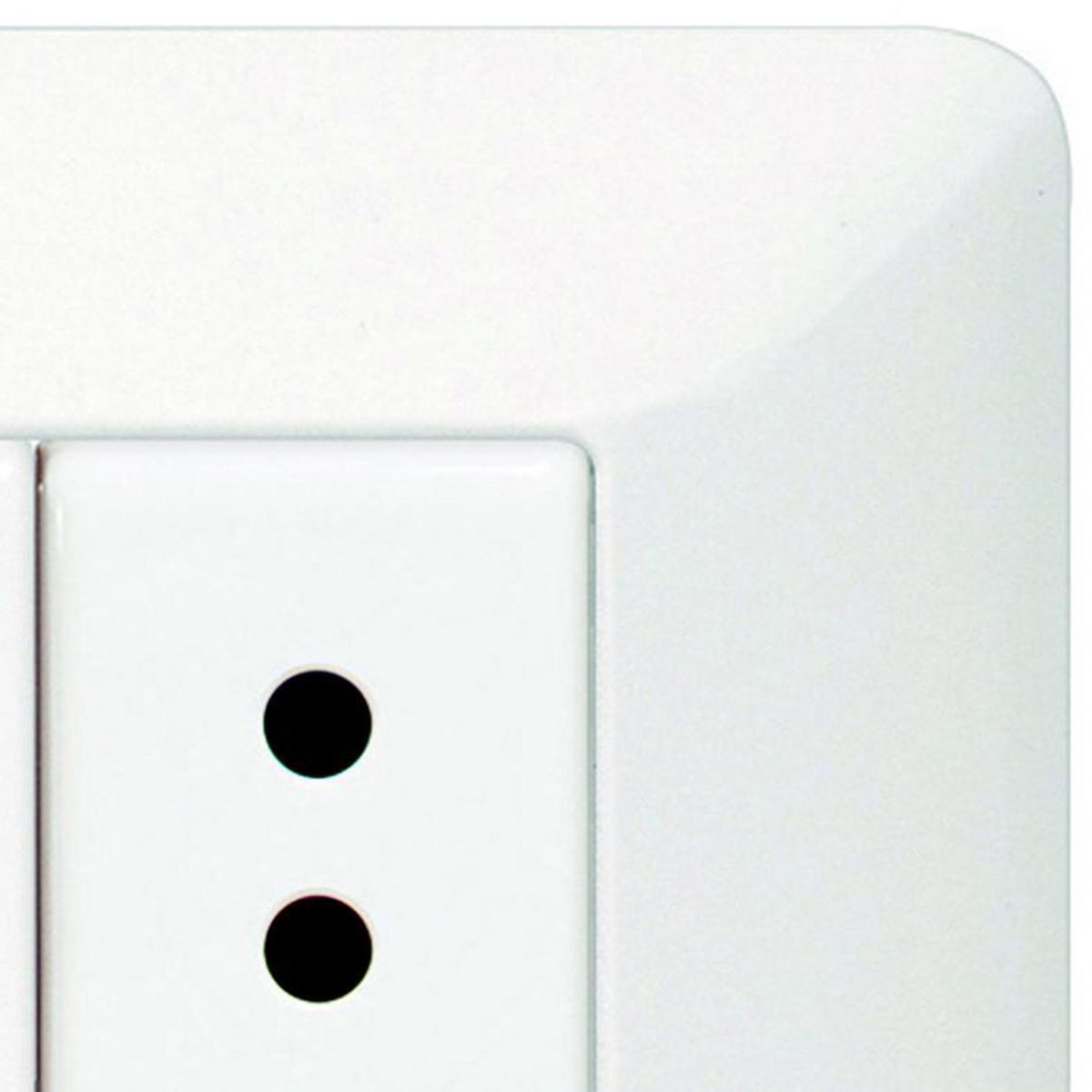 BTICINO - Tomacorriente doble 10A con Limitador Sobretensión Blanco