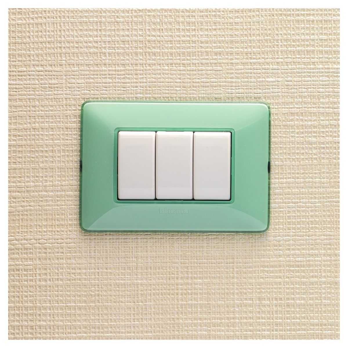 BTICINO - Placa 3 Módulos Con Soporte Verde