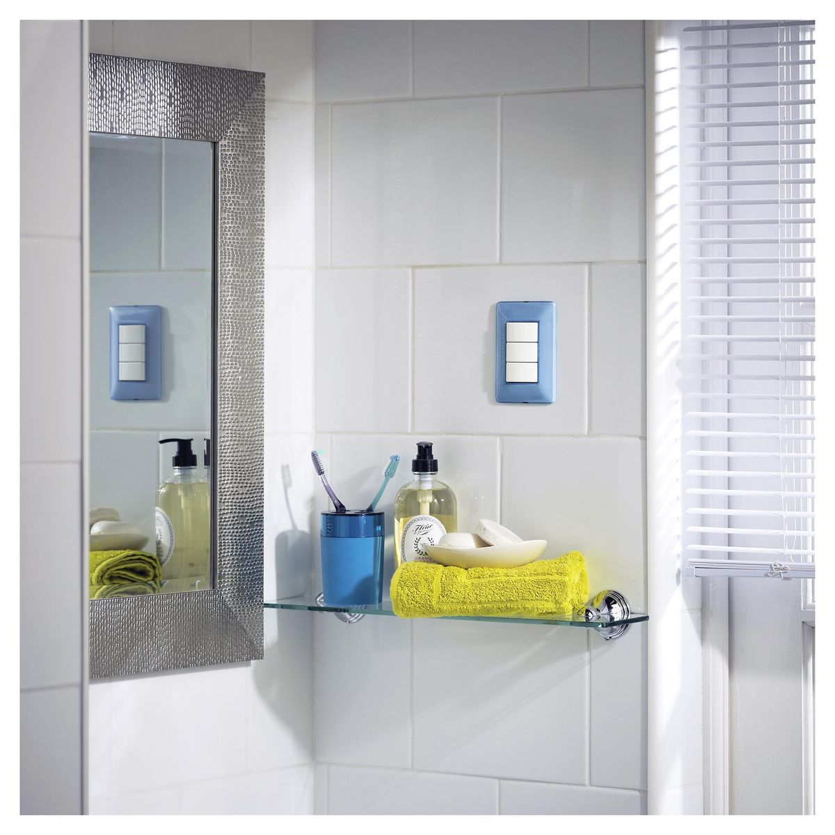 BTICINO - Placa 3 módulos con soporte Turquesa