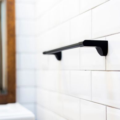 Barra 46 cm para toalla negro
