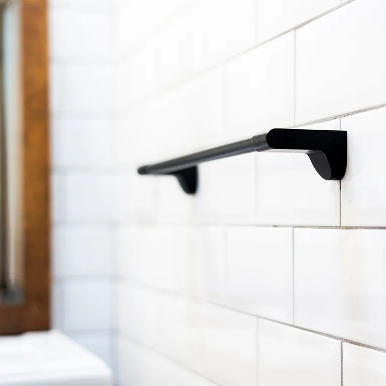 Barra 46 cm para toalla negro